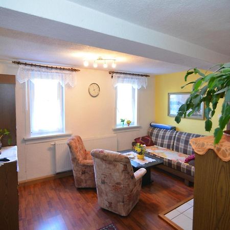 Holiday Home With Garden นอยสตาดท์ อัม เรนน์สไตก์ ภายนอก รูปภาพ