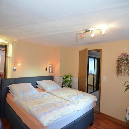 Holiday Home With Garden นอยสตาดท์ อัม เรนน์สไตก์ ภายนอก รูปภาพ