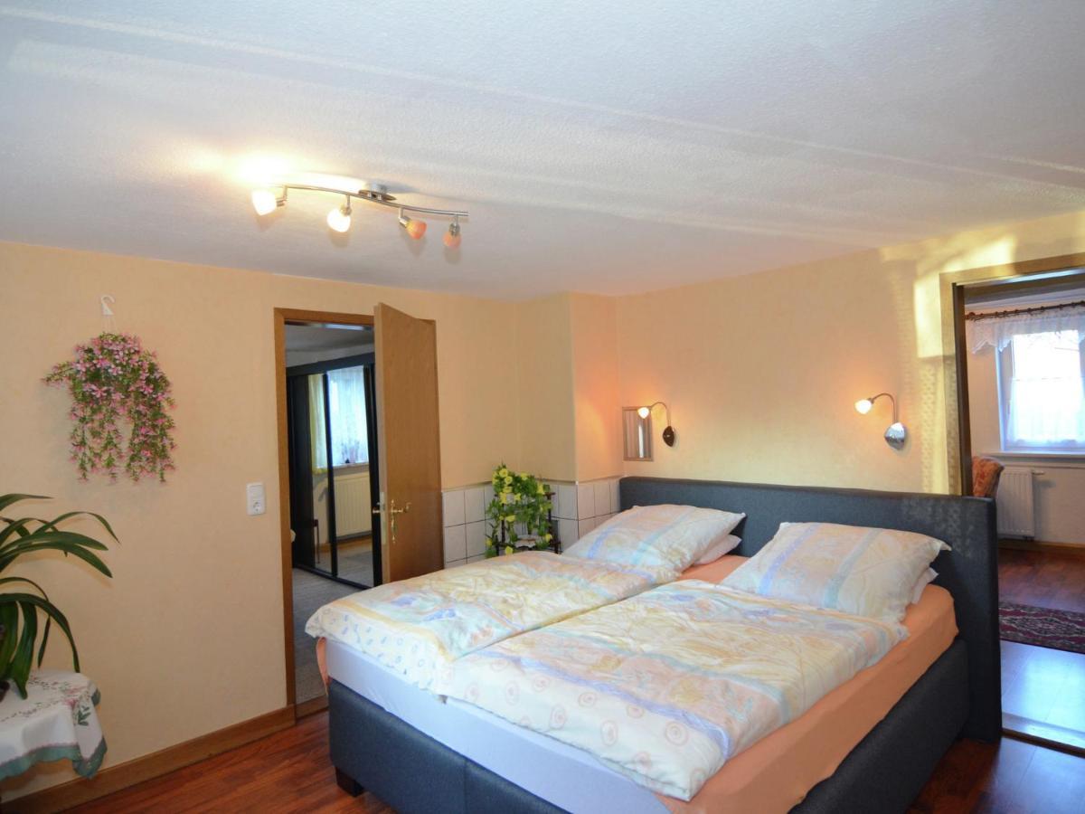 Holiday Home With Garden นอยสตาดท์ อัม เรนน์สไตก์ ภายนอก รูปภาพ