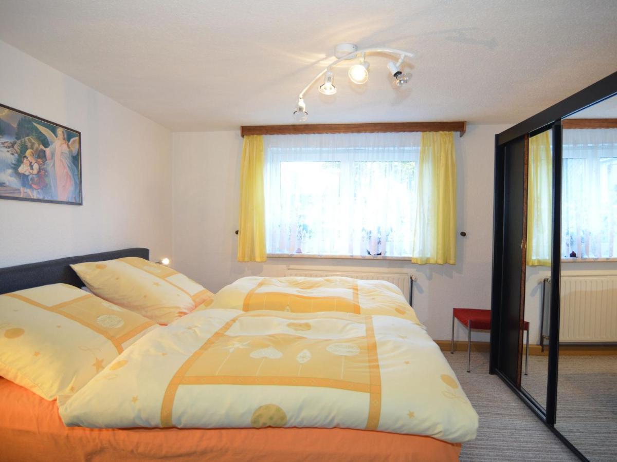 Holiday Home With Garden นอยสตาดท์ อัม เรนน์สไตก์ ภายนอก รูปภาพ