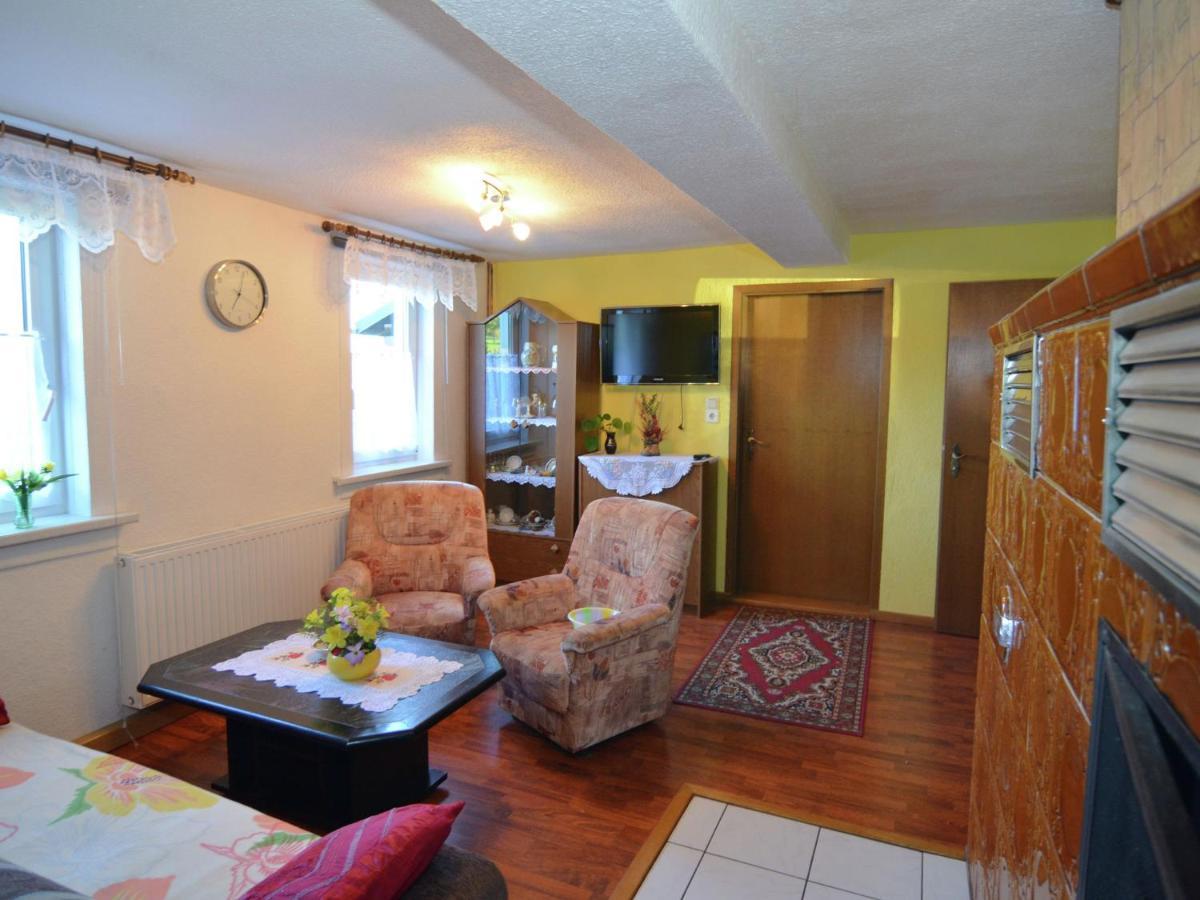 Holiday Home With Garden นอยสตาดท์ อัม เรนน์สไตก์ ภายนอก รูปภาพ