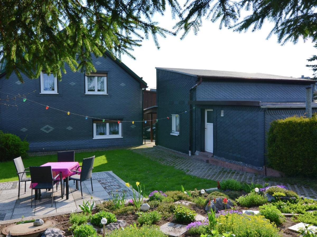 Holiday Home With Garden นอยสตาดท์ อัม เรนน์สไตก์ ภายนอก รูปภาพ