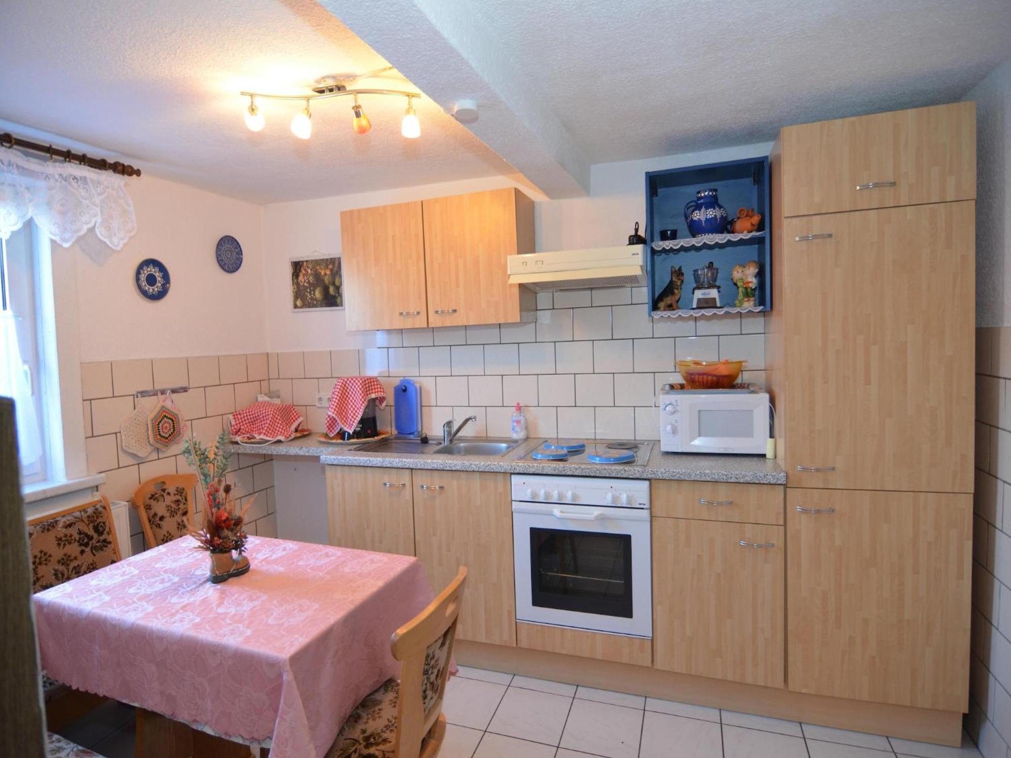 Holiday Home With Garden นอยสตาดท์ อัม เรนน์สไตก์ ภายนอก รูปภาพ