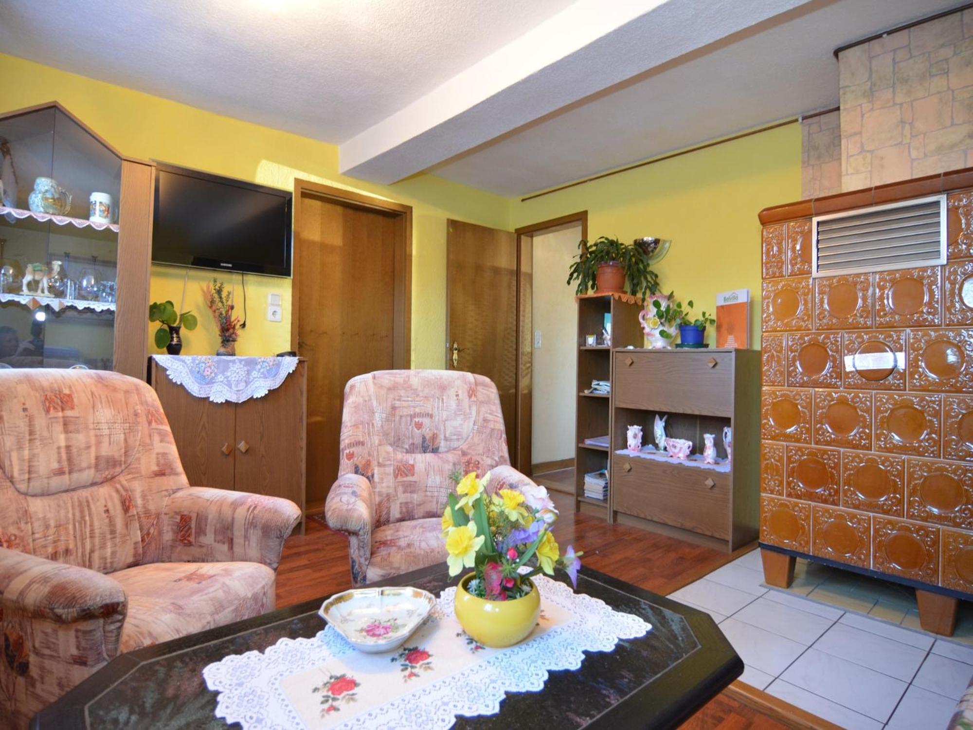 Holiday Home With Garden นอยสตาดท์ อัม เรนน์สไตก์ ภายนอก รูปภาพ