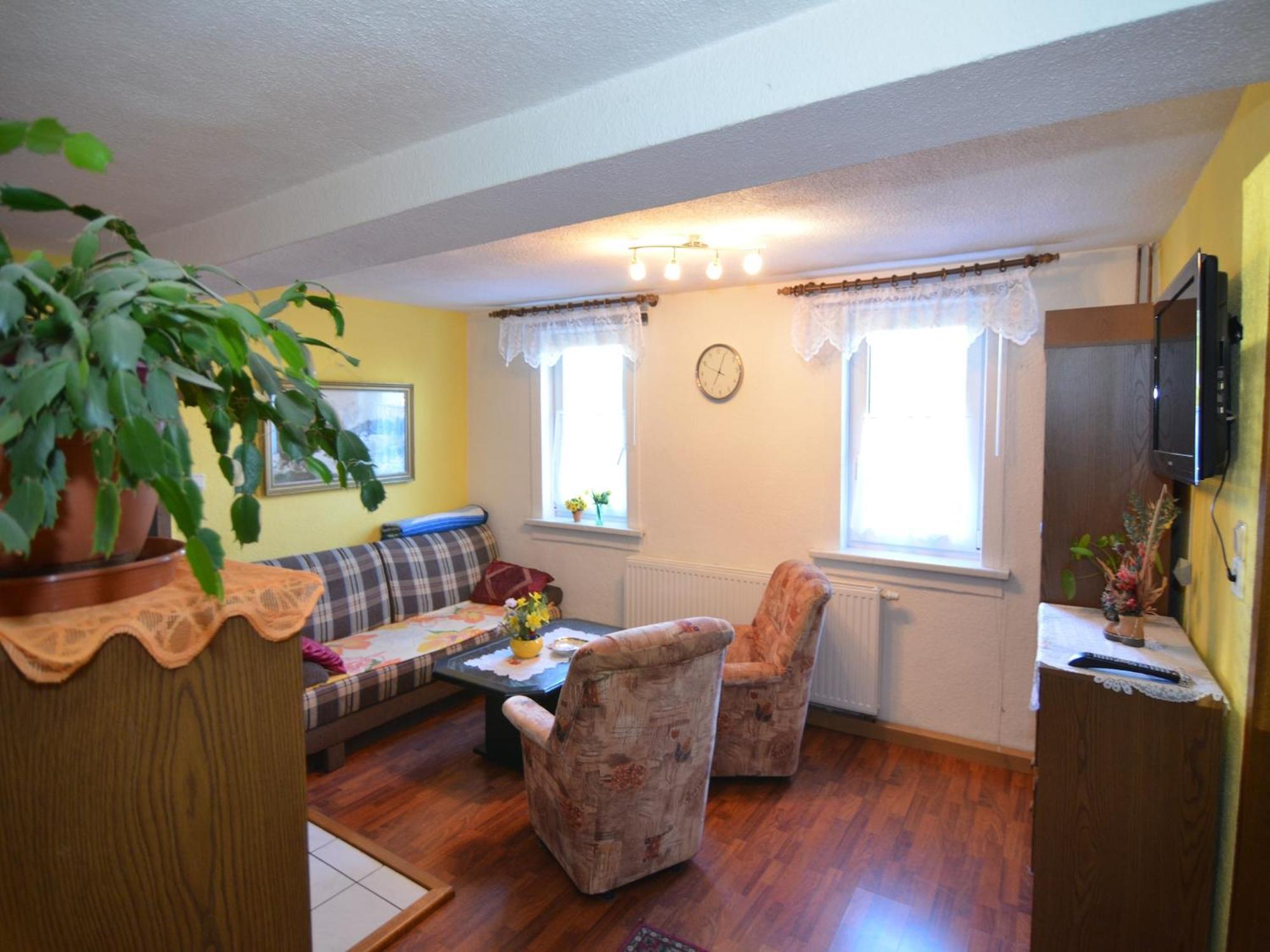 Holiday Home With Garden นอยสตาดท์ อัม เรนน์สไตก์ ภายนอก รูปภาพ