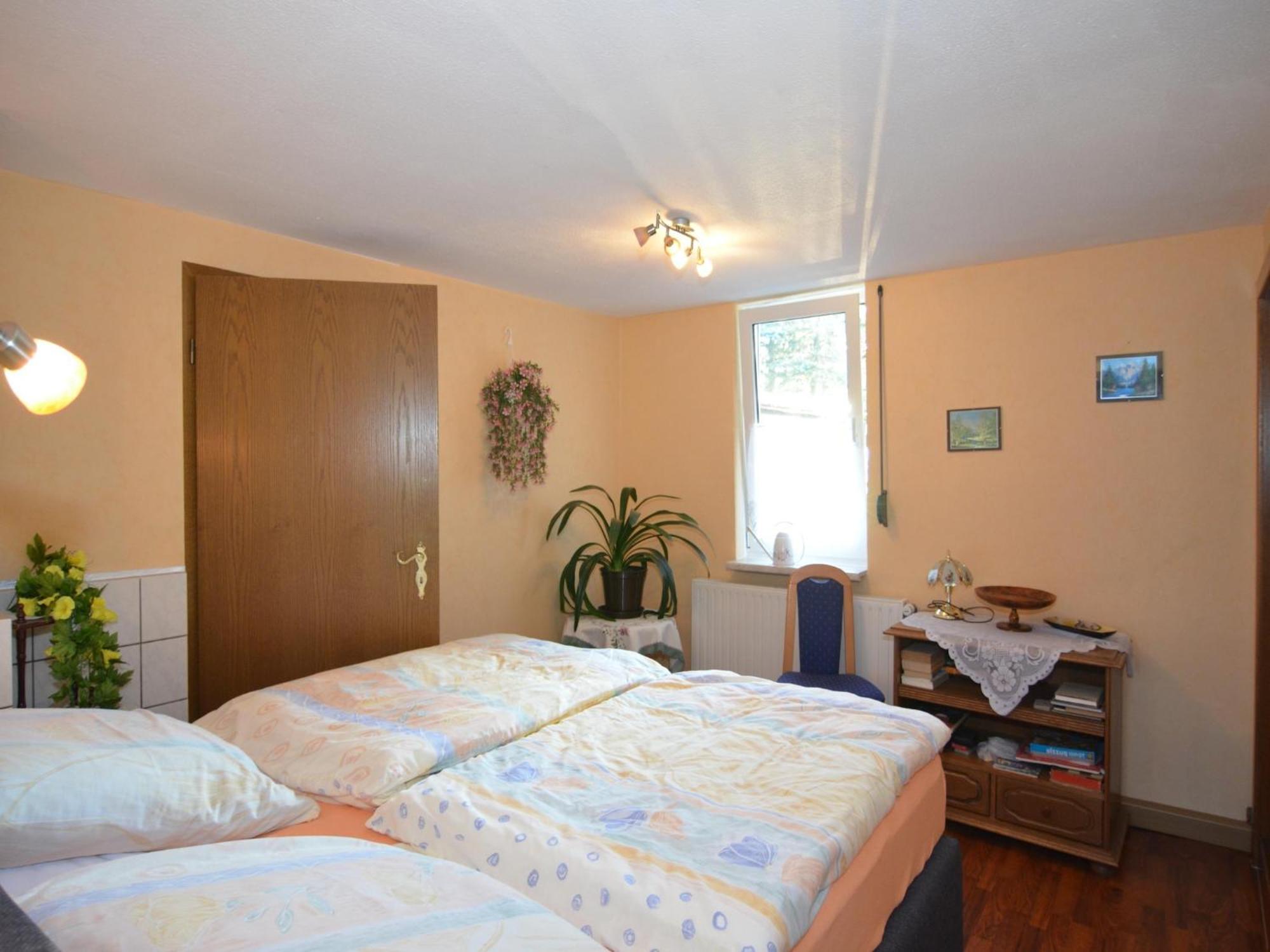 Holiday Home With Garden นอยสตาดท์ อัม เรนน์สไตก์ ภายนอก รูปภาพ