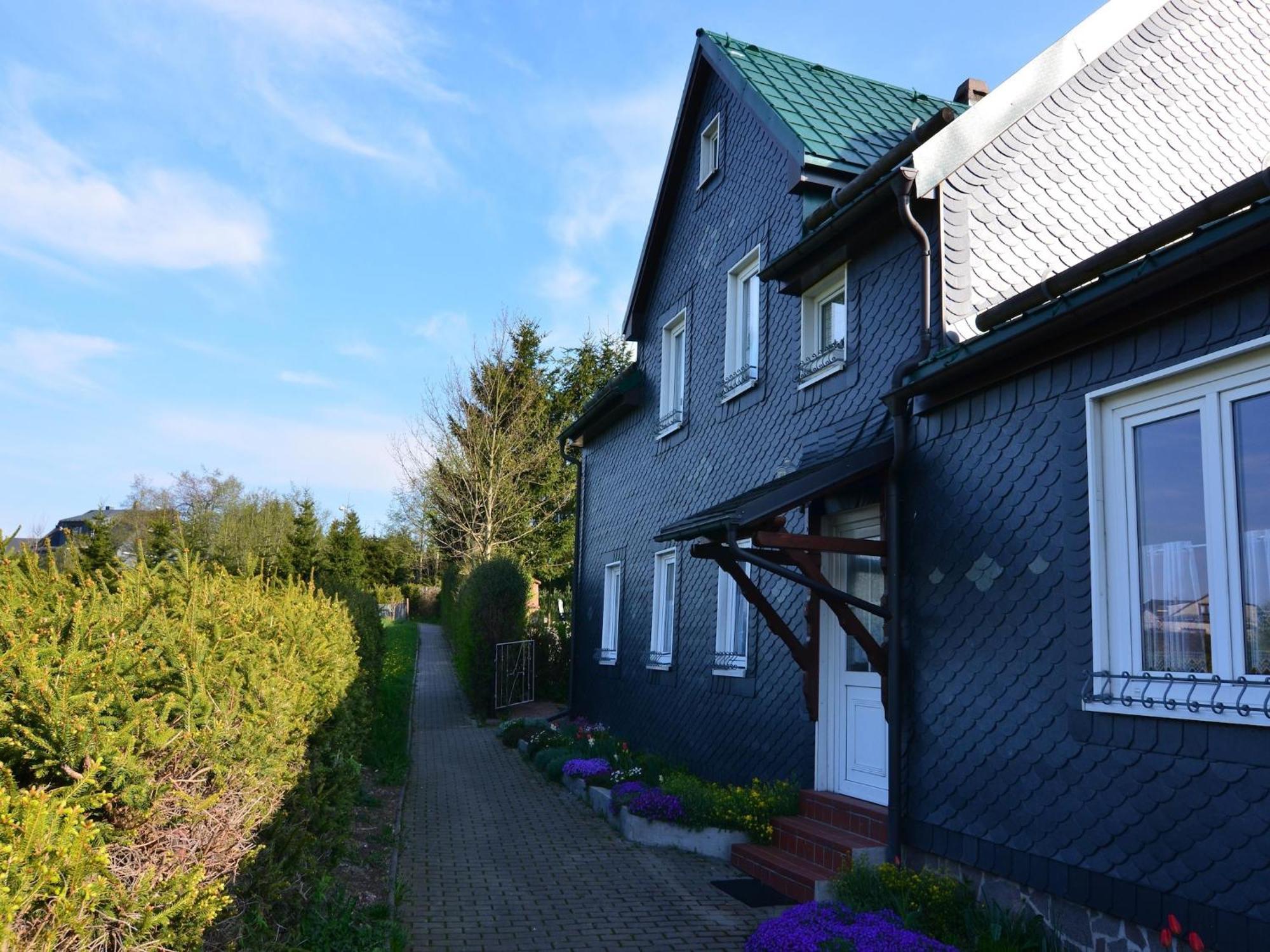 Holiday Home With Garden นอยสตาดท์ อัม เรนน์สไตก์ ภายนอก รูปภาพ