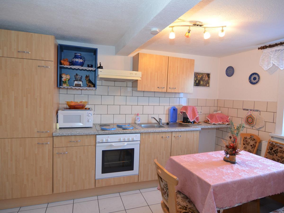 Holiday Home With Garden นอยสตาดท์ อัม เรนน์สไตก์ ภายนอก รูปภาพ