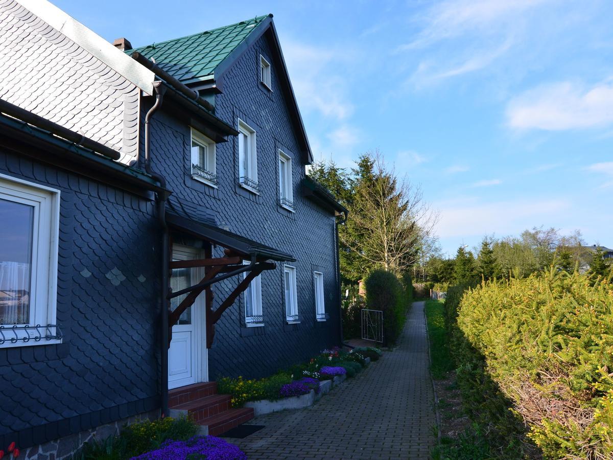 Holiday Home With Garden นอยสตาดท์ อัม เรนน์สไตก์ ภายนอก รูปภาพ