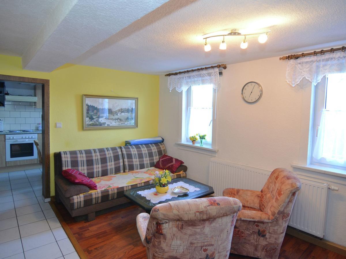 Holiday Home With Garden นอยสตาดท์ อัม เรนน์สไตก์ ภายนอก รูปภาพ