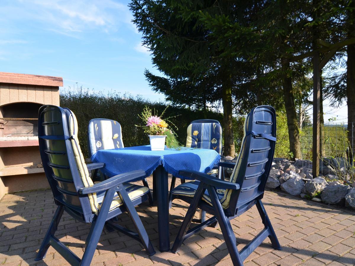 Holiday Home With Garden นอยสตาดท์ อัม เรนน์สไตก์ ภายนอก รูปภาพ